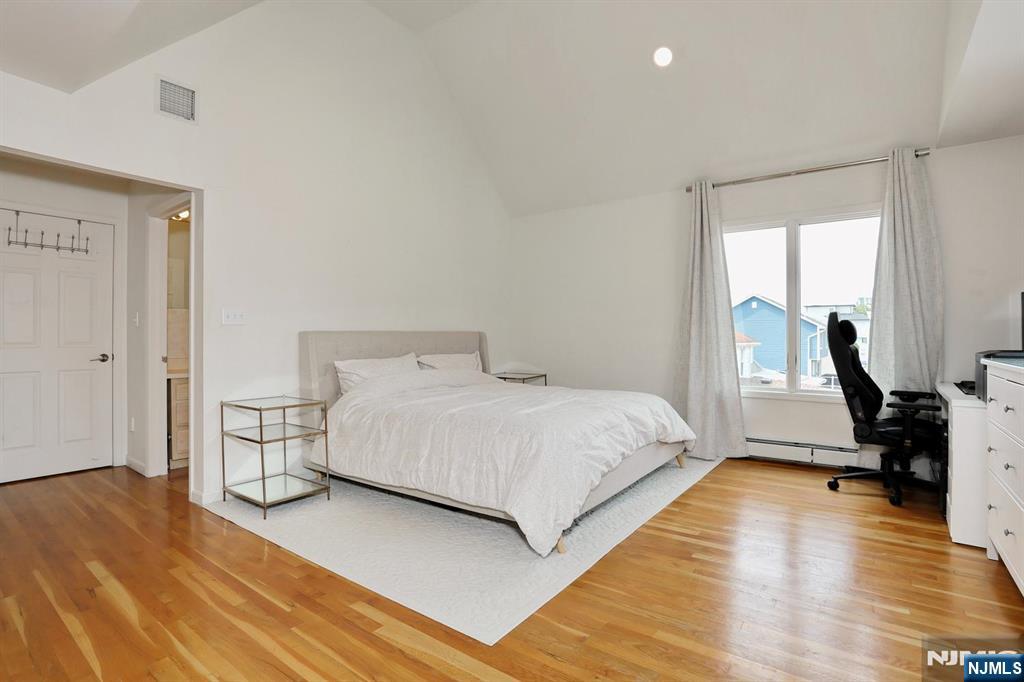 27 Lawton Avenue C0027