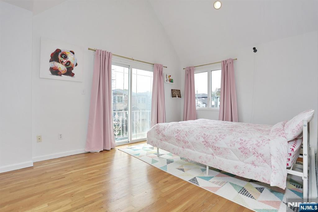 27 Lawton Avenue C0027