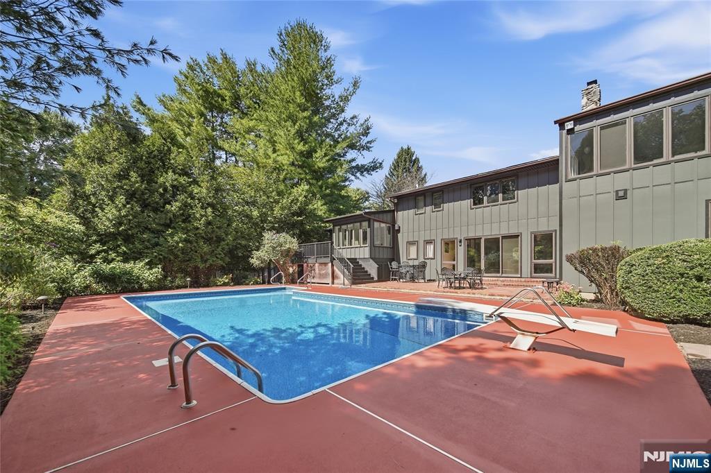 299 Forest Road