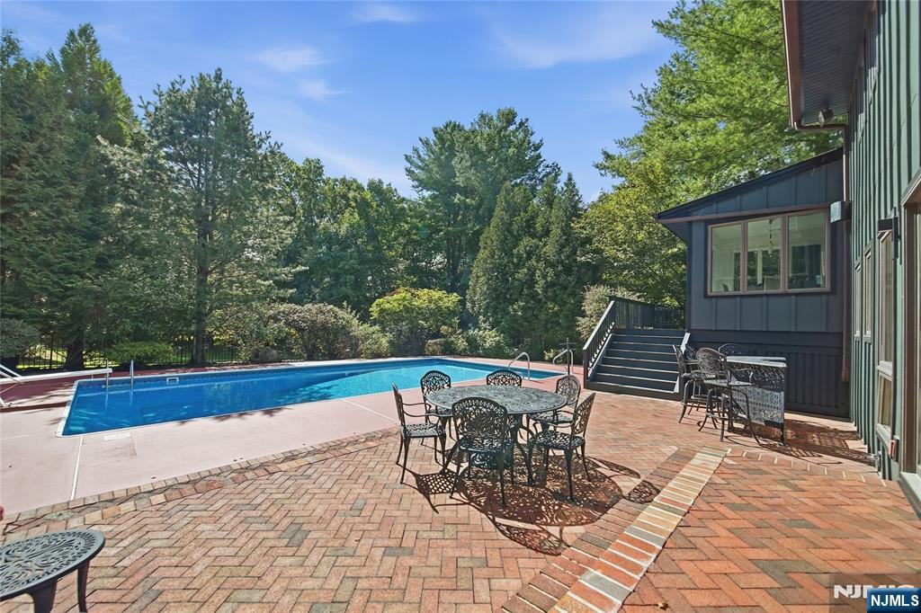 299 Forest Road