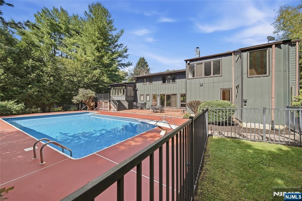 299 Forest Road