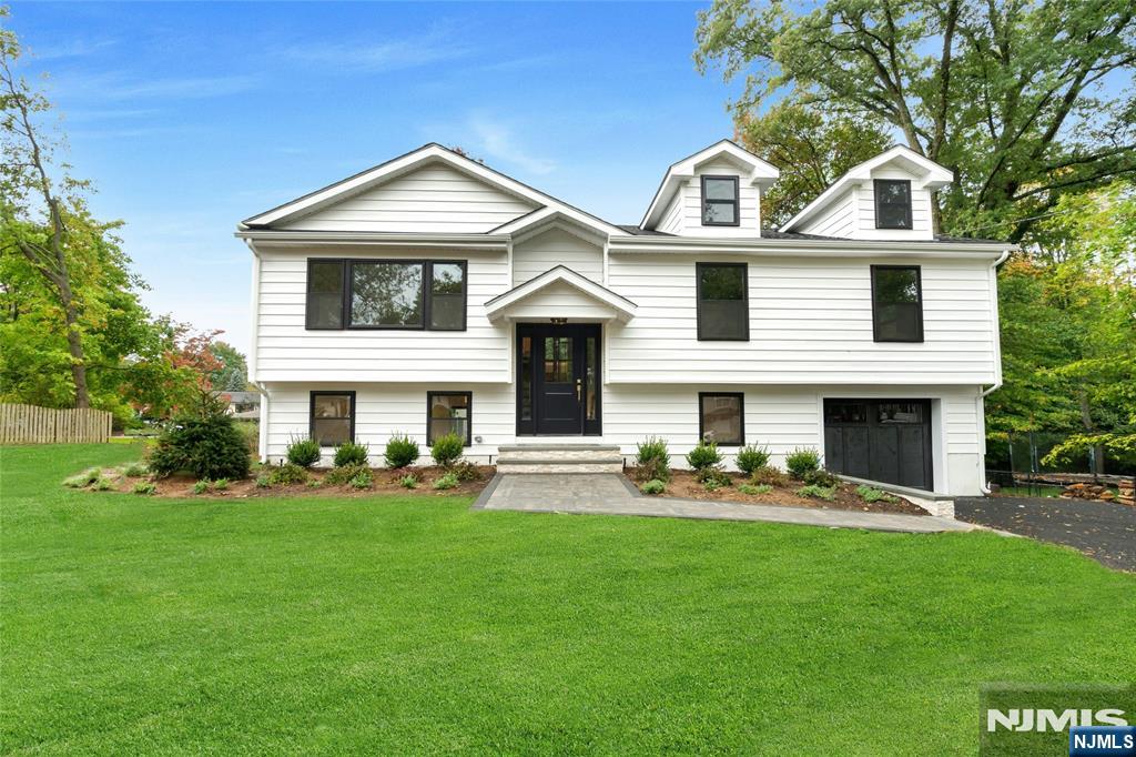 19 Midland Avenue
