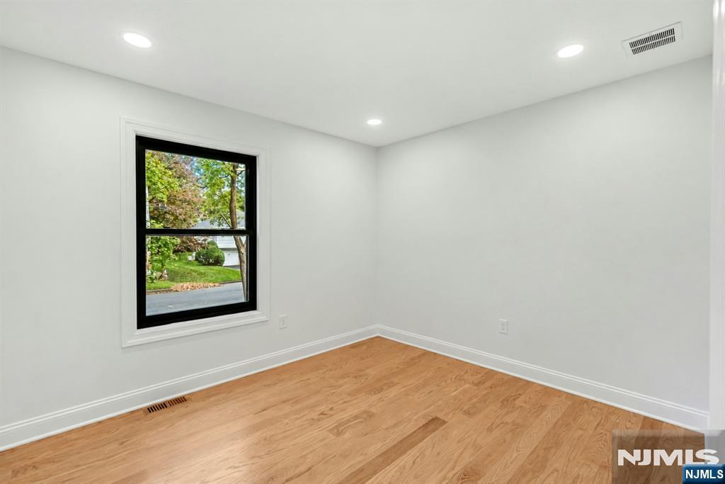 19 Midland Avenue