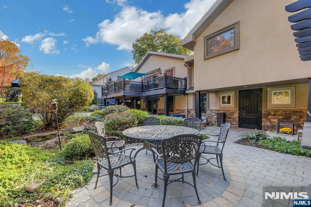550 Baylor Avenue