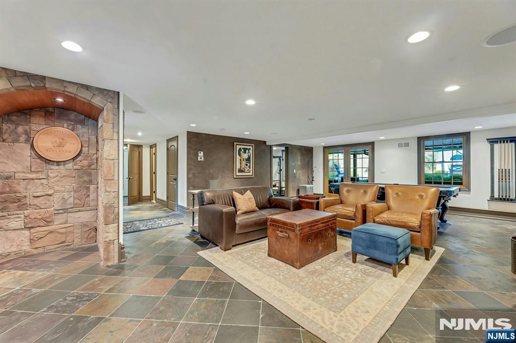 550 Baylor Avenue