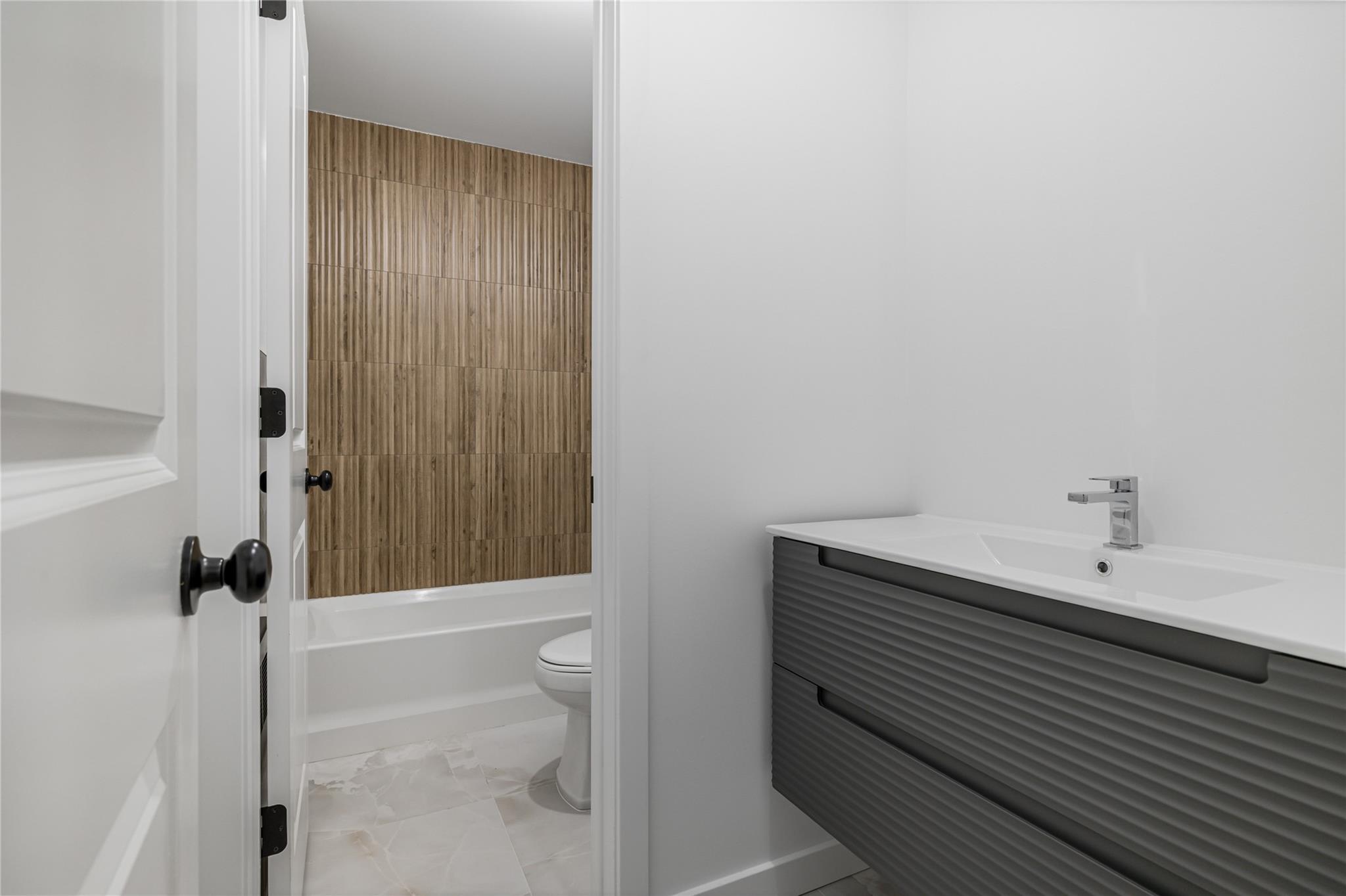 29 Calvert Drive Unit: 214