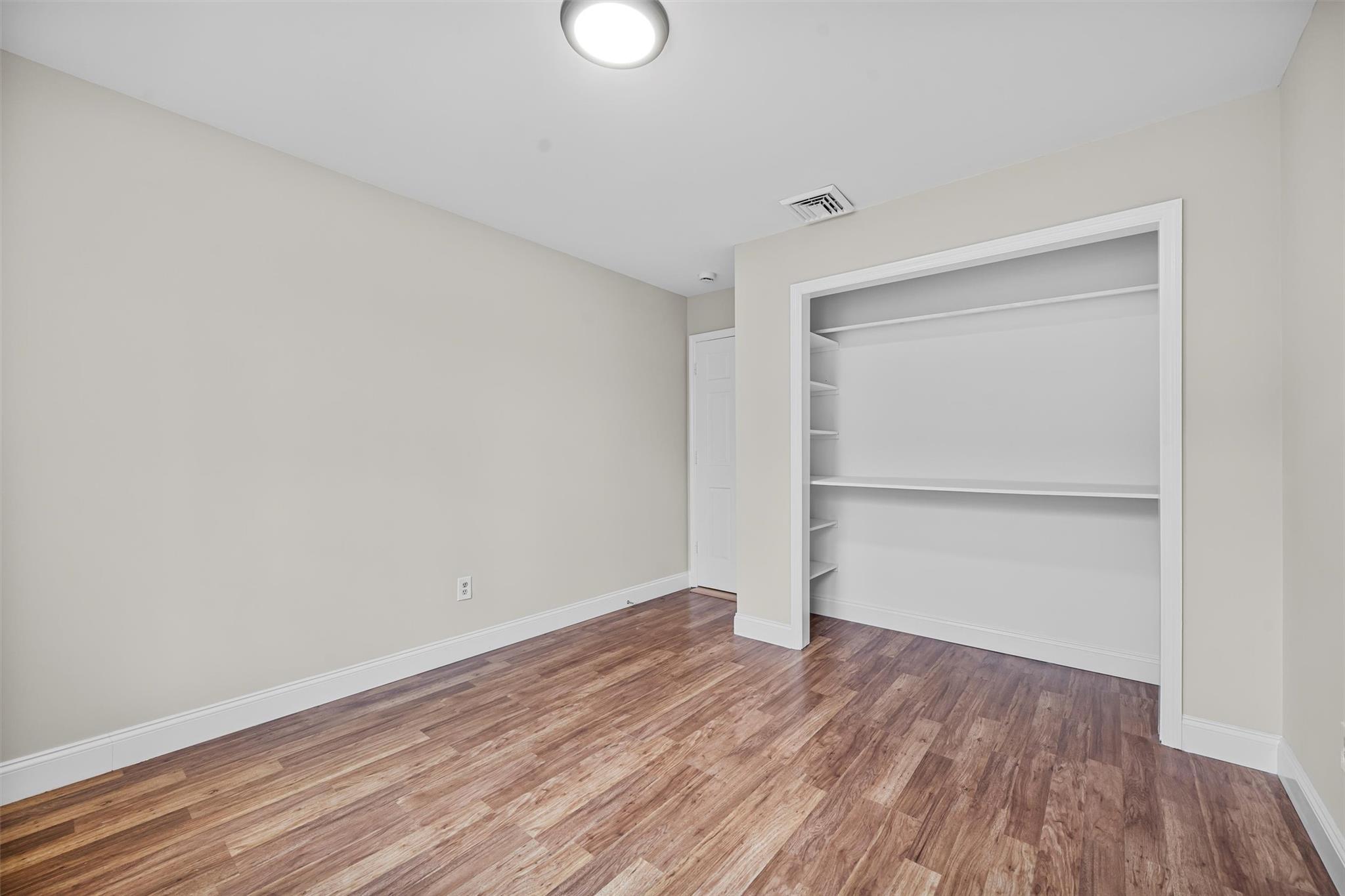 10 Leone Court