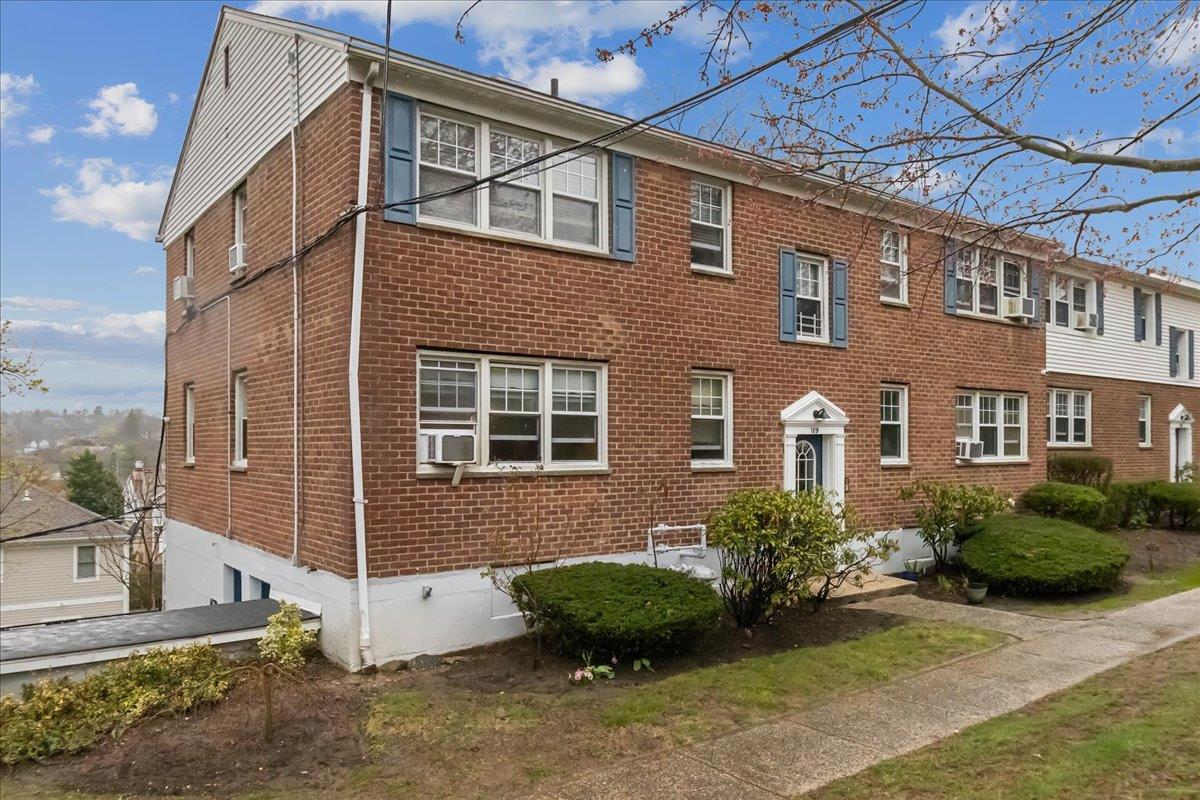 189 Columbus Avenue Unit: 1B