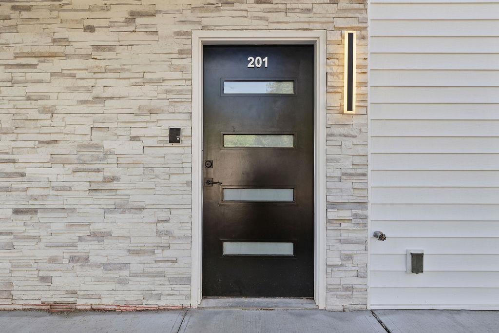 242 Blauvelt Road Unit: 201