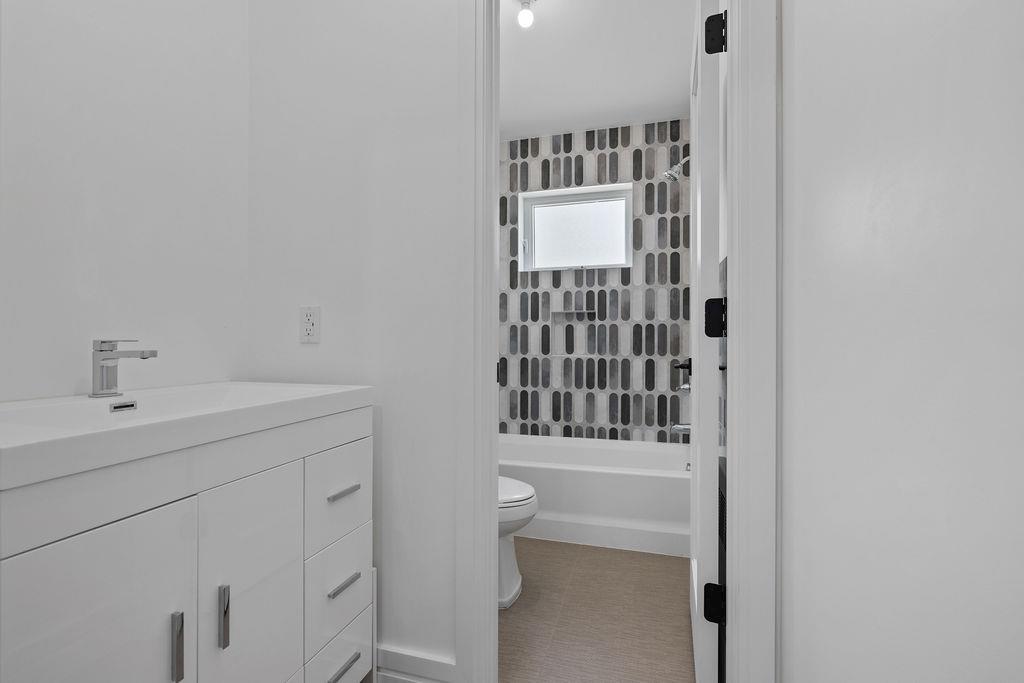 242 Blauvelt Road Unit: 201