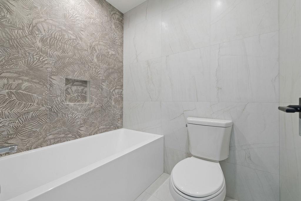 242 Blauvelt Road Unit: 201