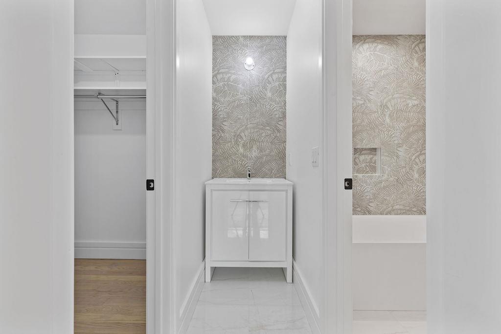 242 Blauvelt Road Unit: 201