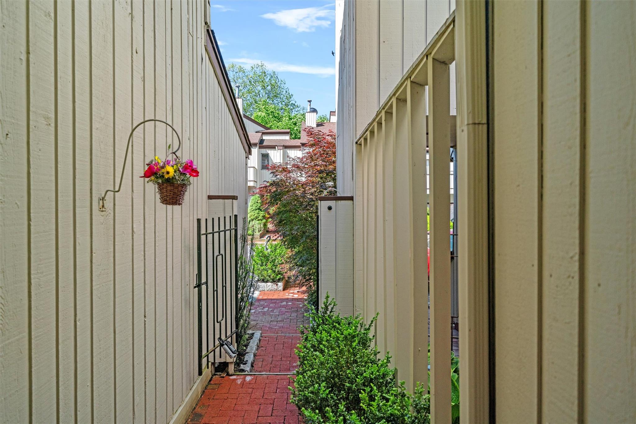 6 Chippewa Court