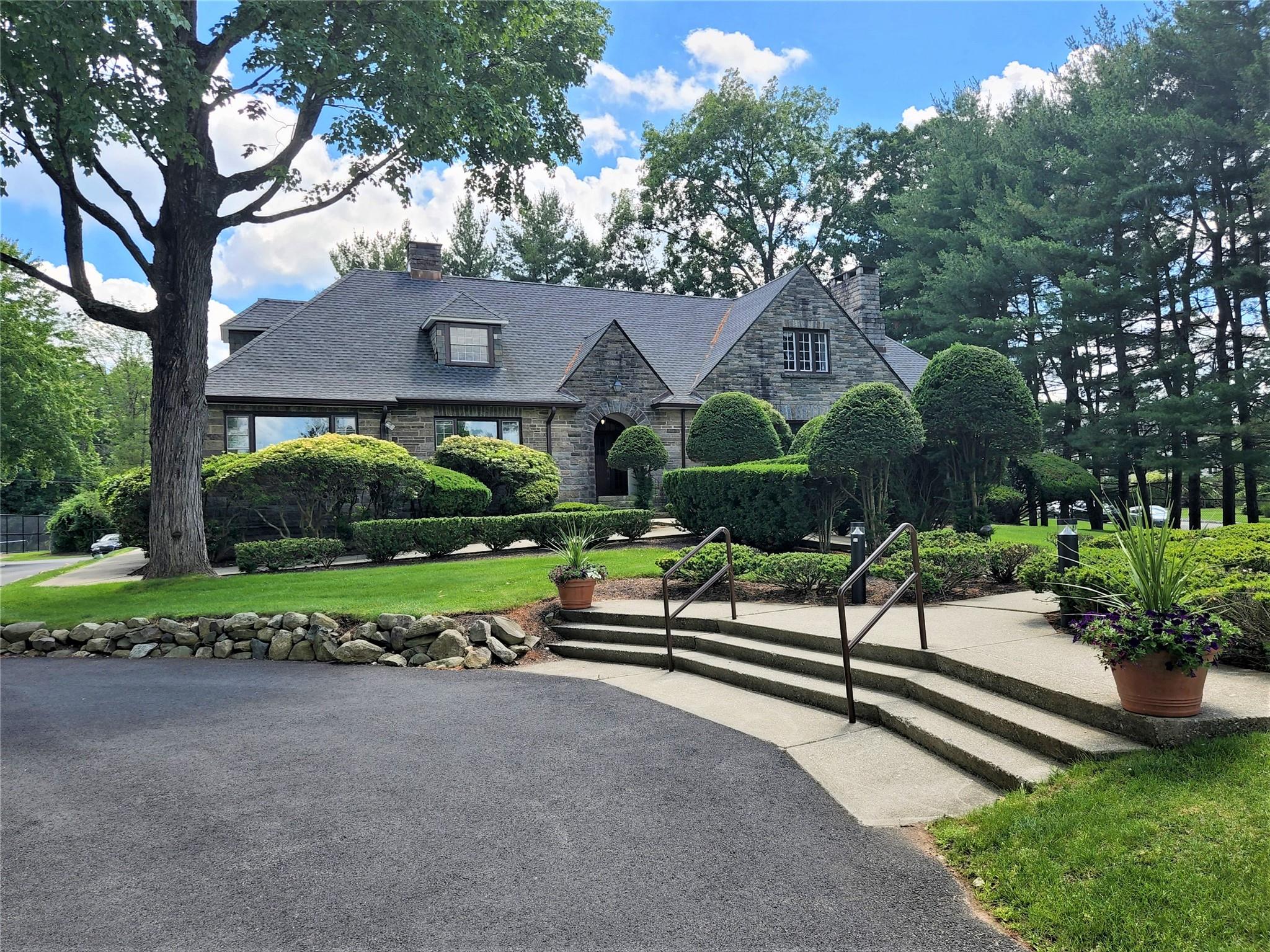 6 Chippewa Court
