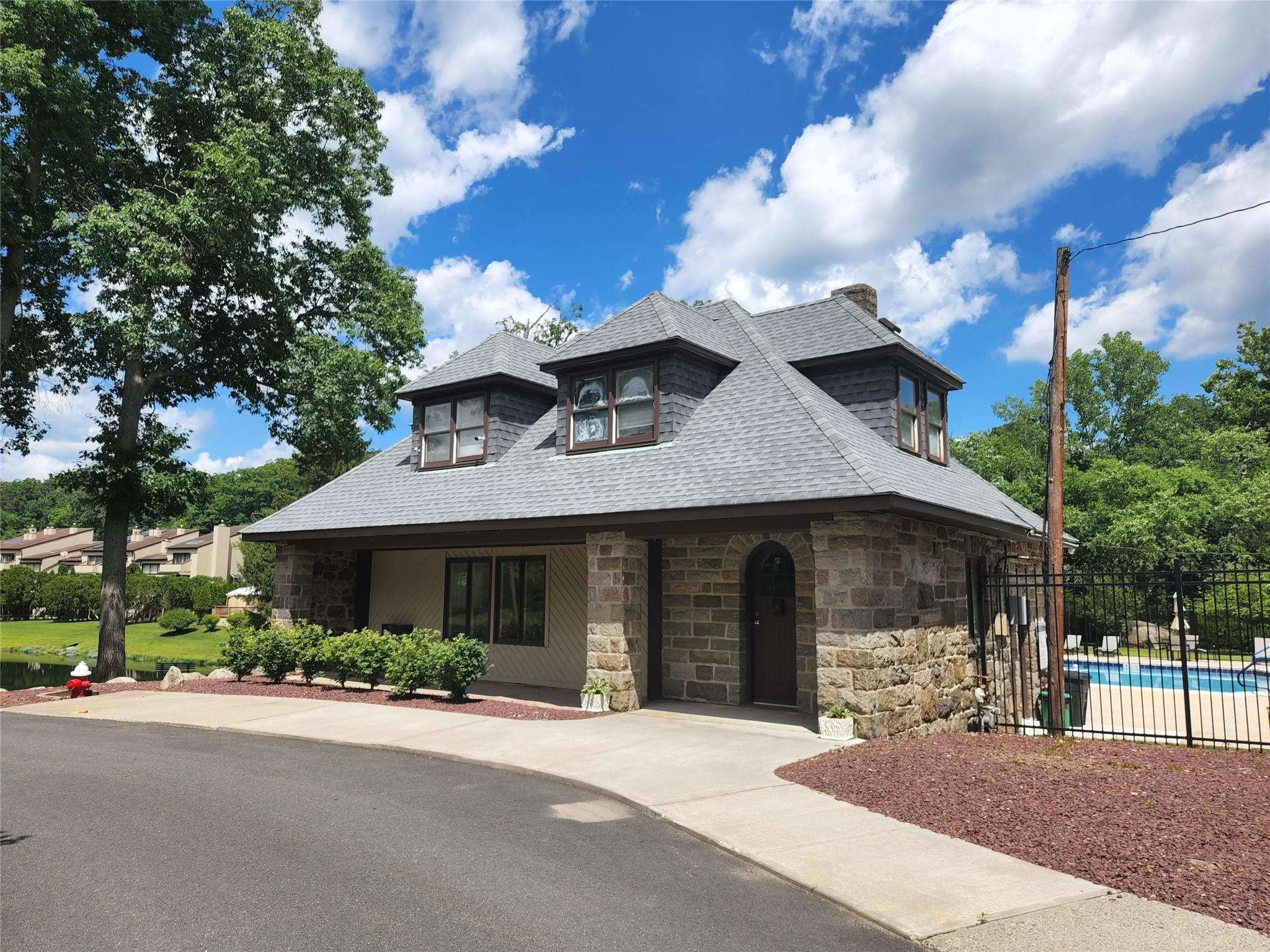6 Chippewa Court