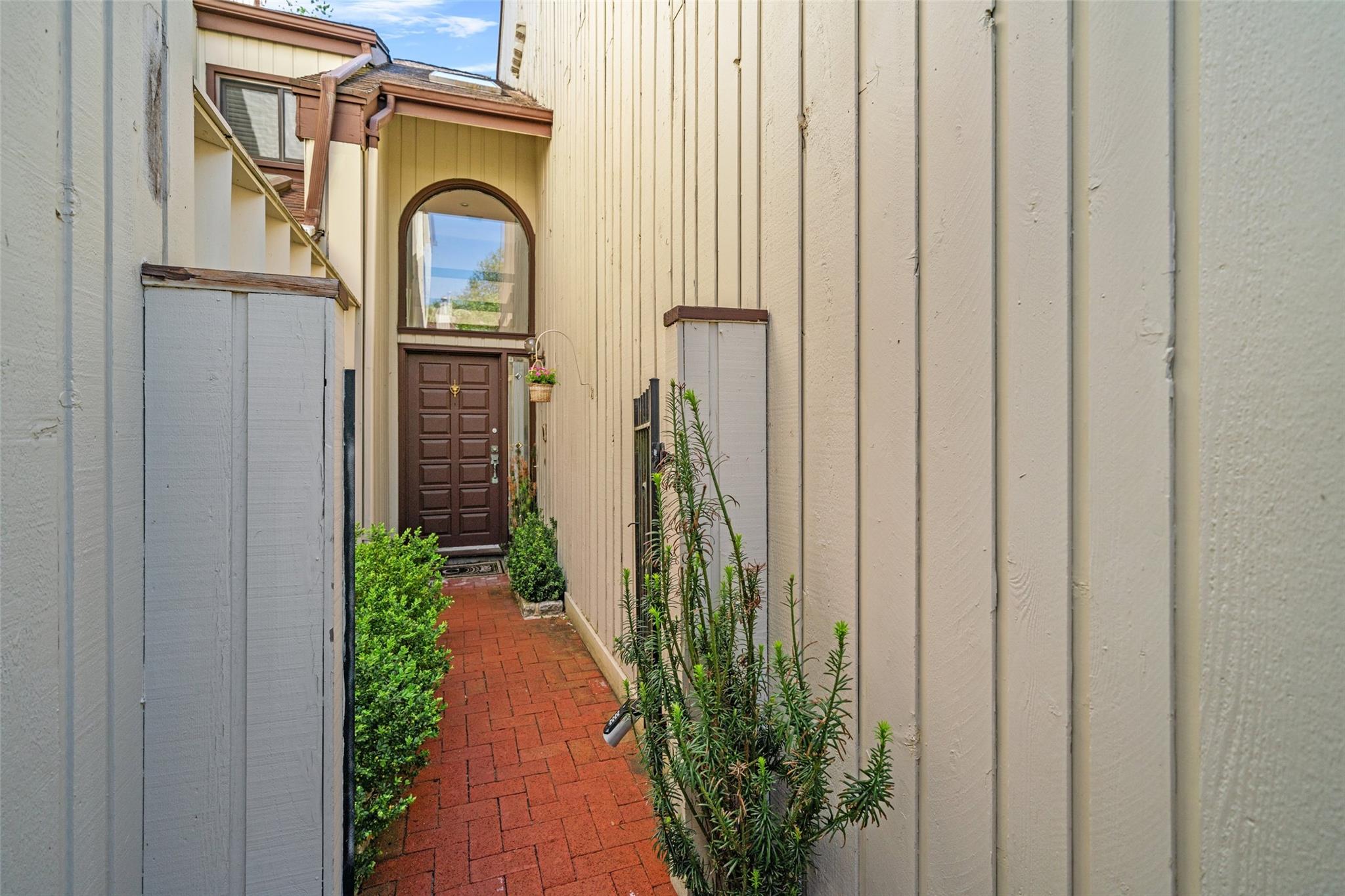 6 Chippewa Court