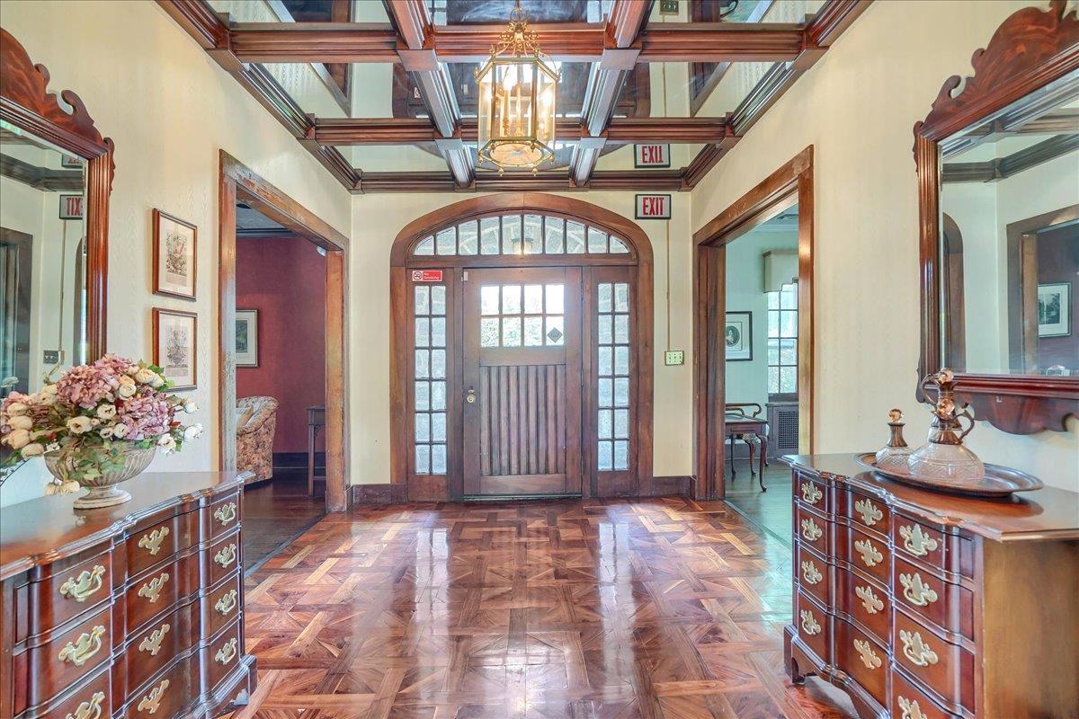 6 Chippewa Court