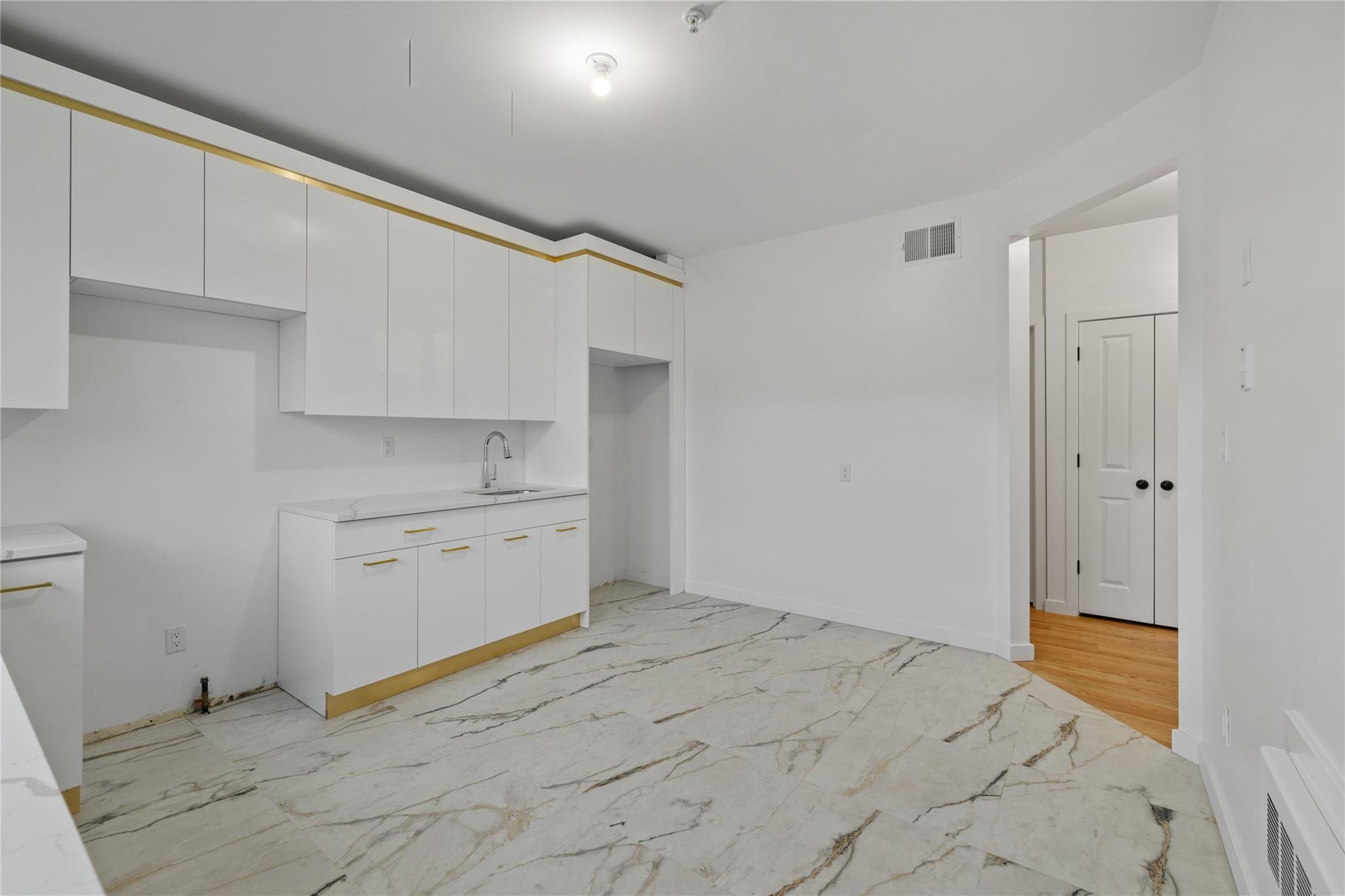 151 Blauvelt Road Unit: 116