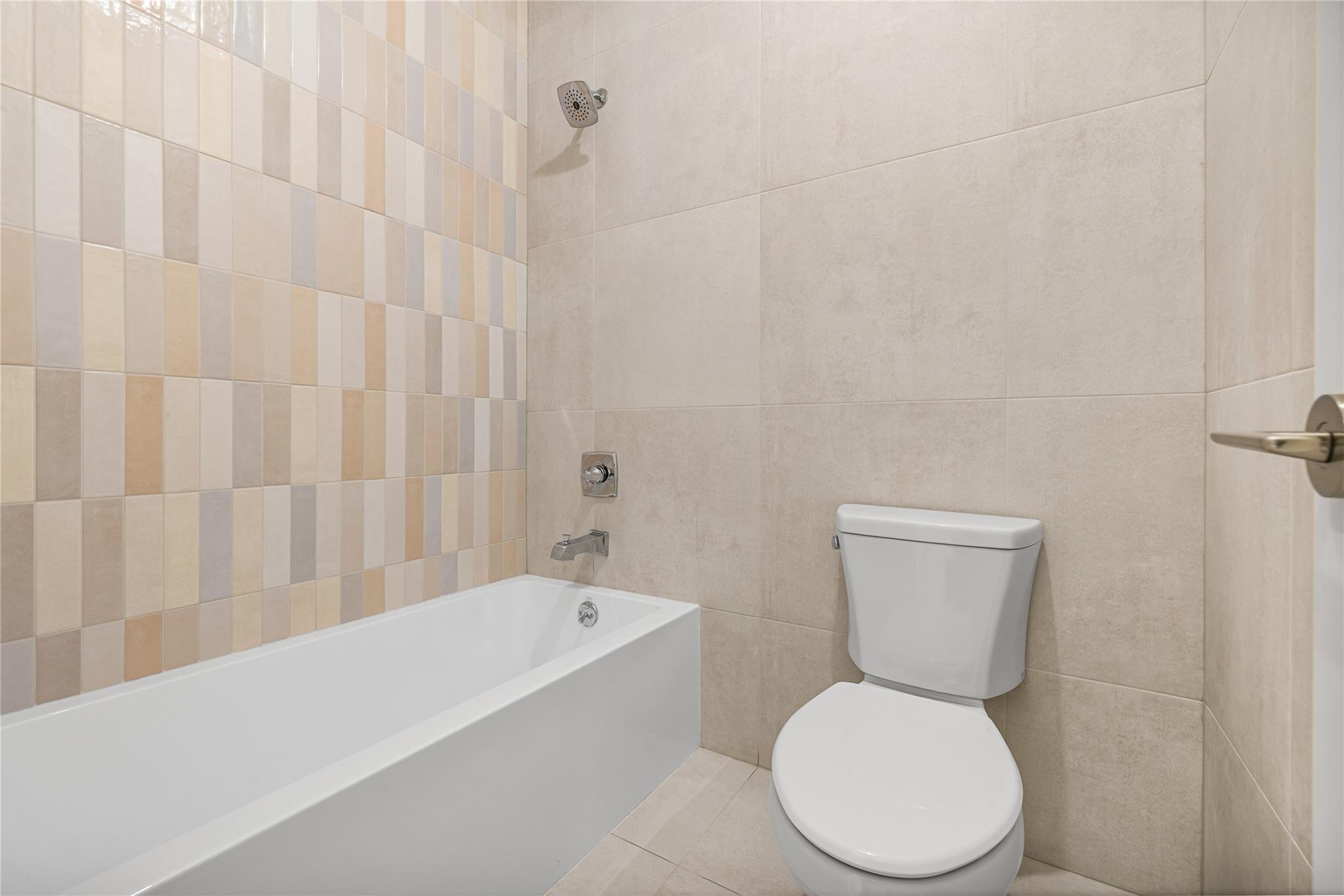 3 E Funston Avenue Unit: 323