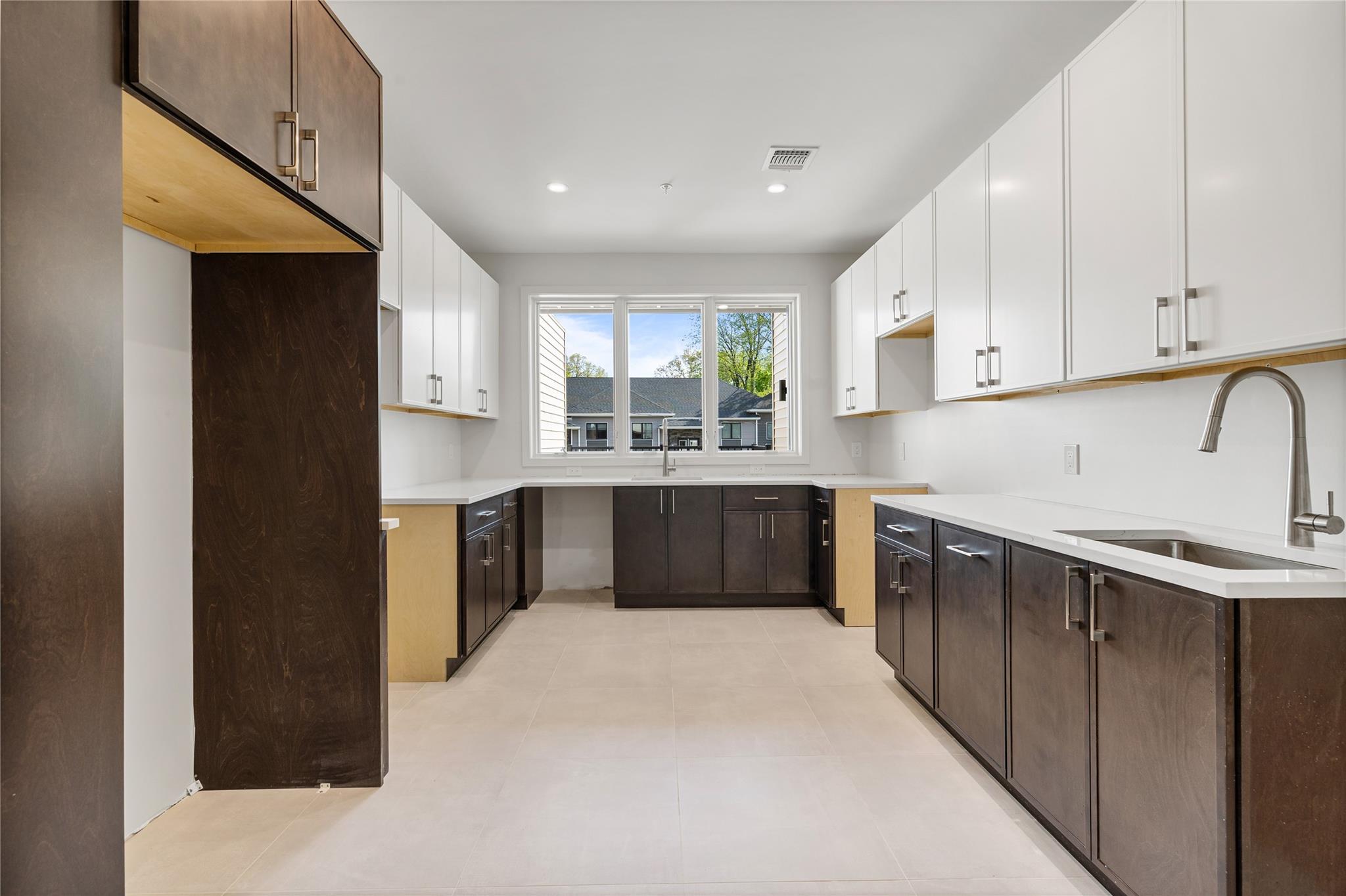 3 E Funston Avenue Unit: 323