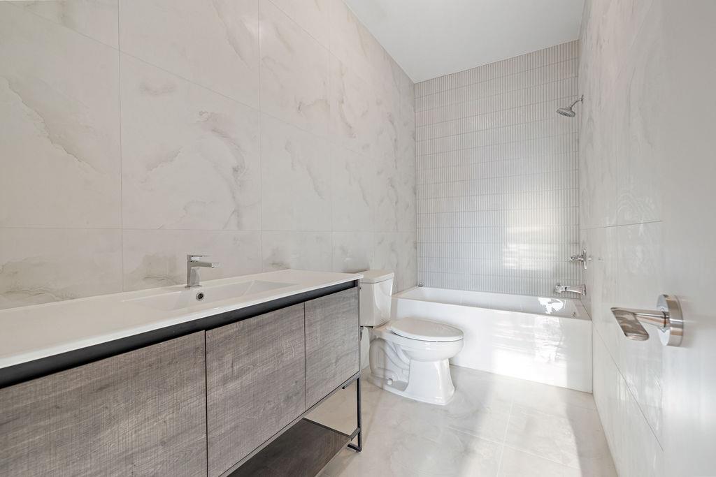 3 E Funston Avenue Unit: 321