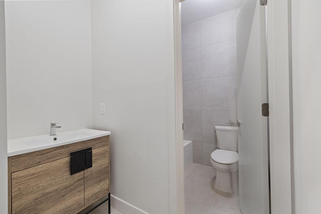 3 E Funston Avenue Unit: 321