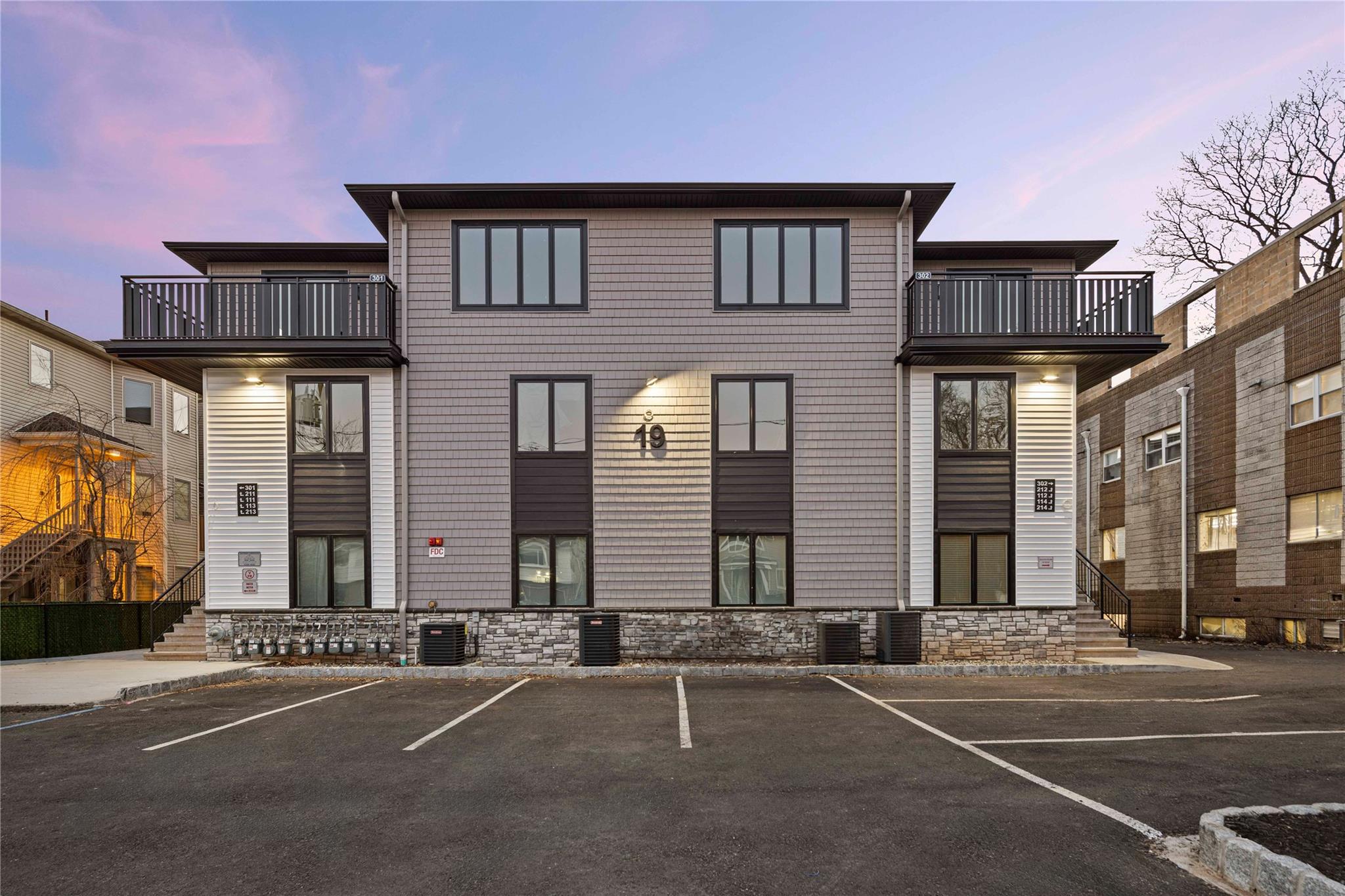 19 Rita Avenue Unit: #301