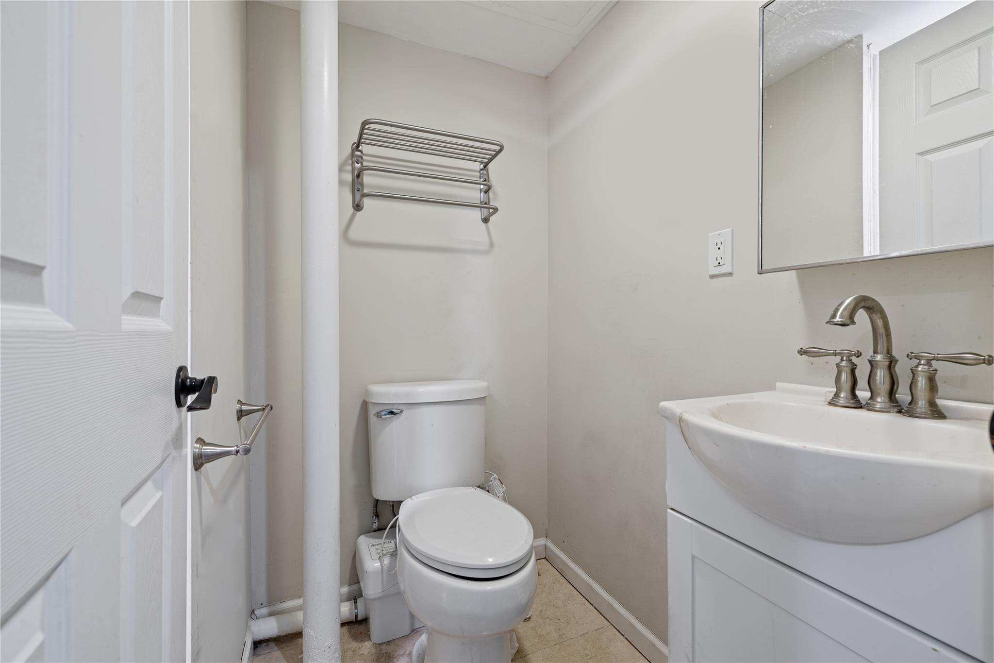 83 E Hall Avenue