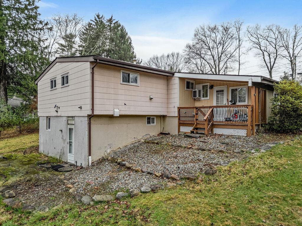 83 E Hall Avenue