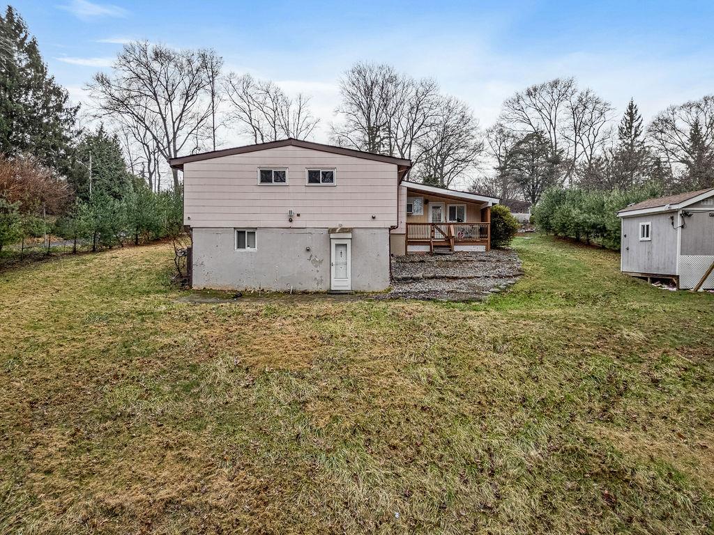 83 E Hall Avenue