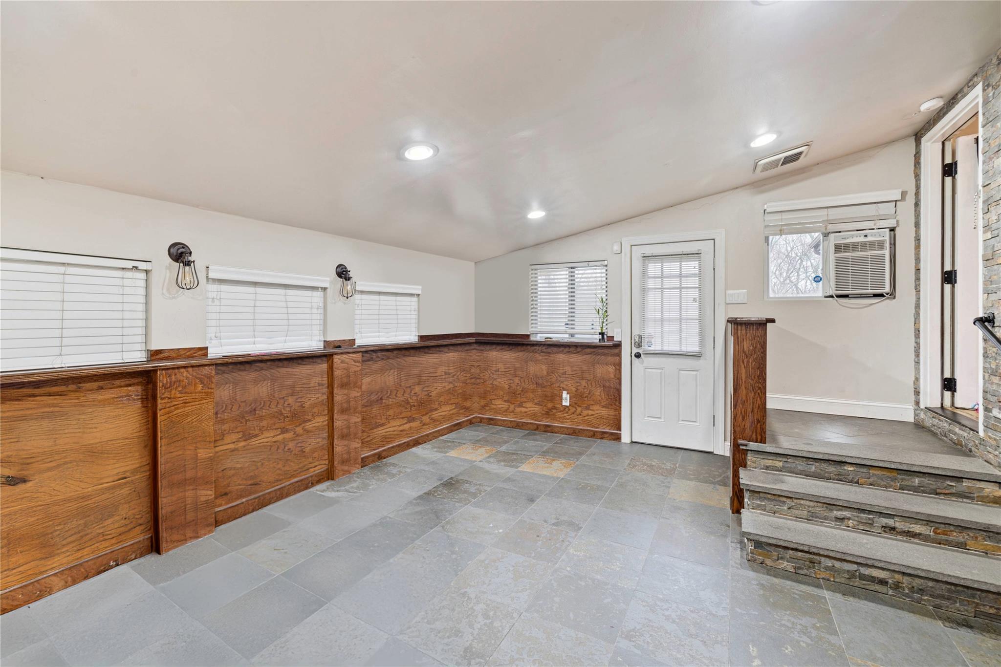 83 E Hall Avenue