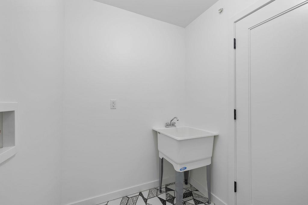 242 Blauvelt Road Unit: 216