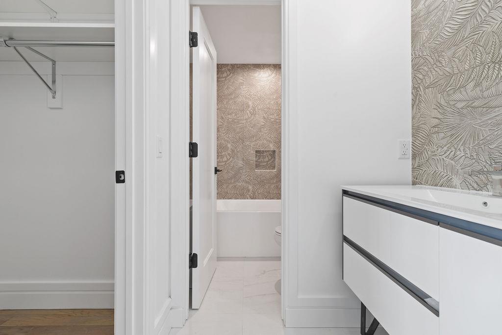 242 Blauvelt Road Unit: 216