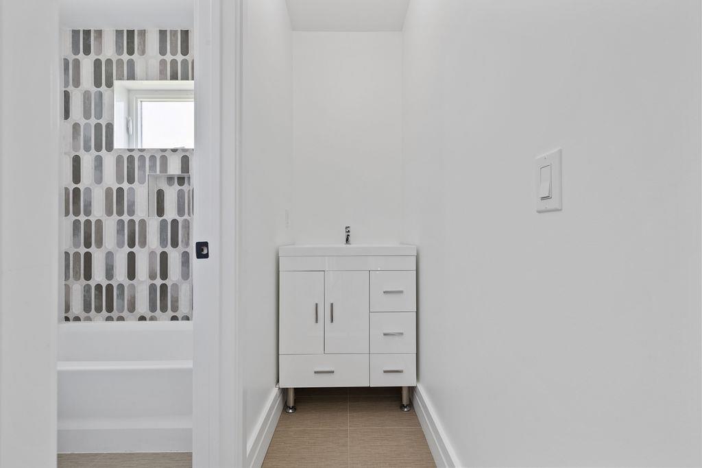 242 Blauvelt Road Unit: 216