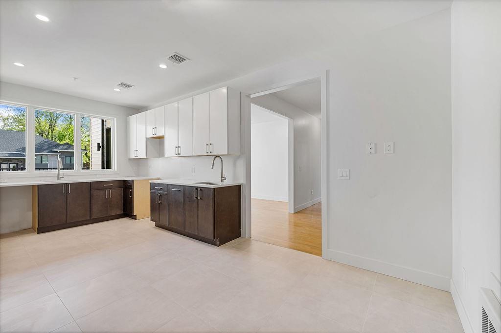 3 E Funston Avenue Unit: 220