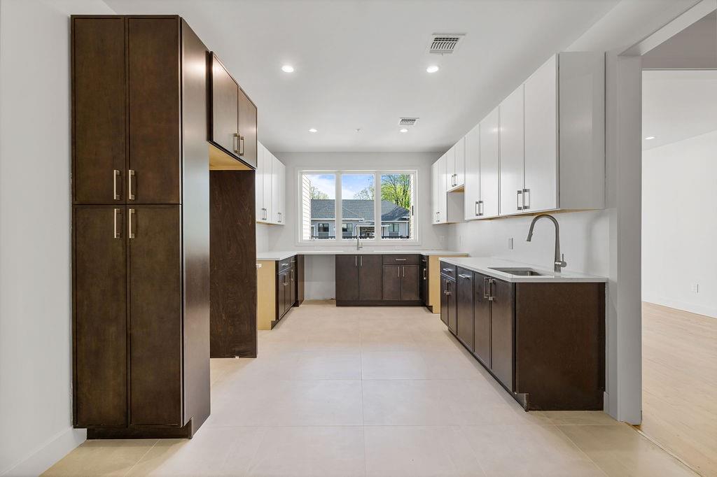 3 E Funston Avenue Unit: 220