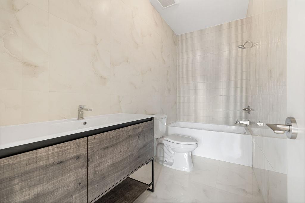 3 E Funston Avenue Unit: 220