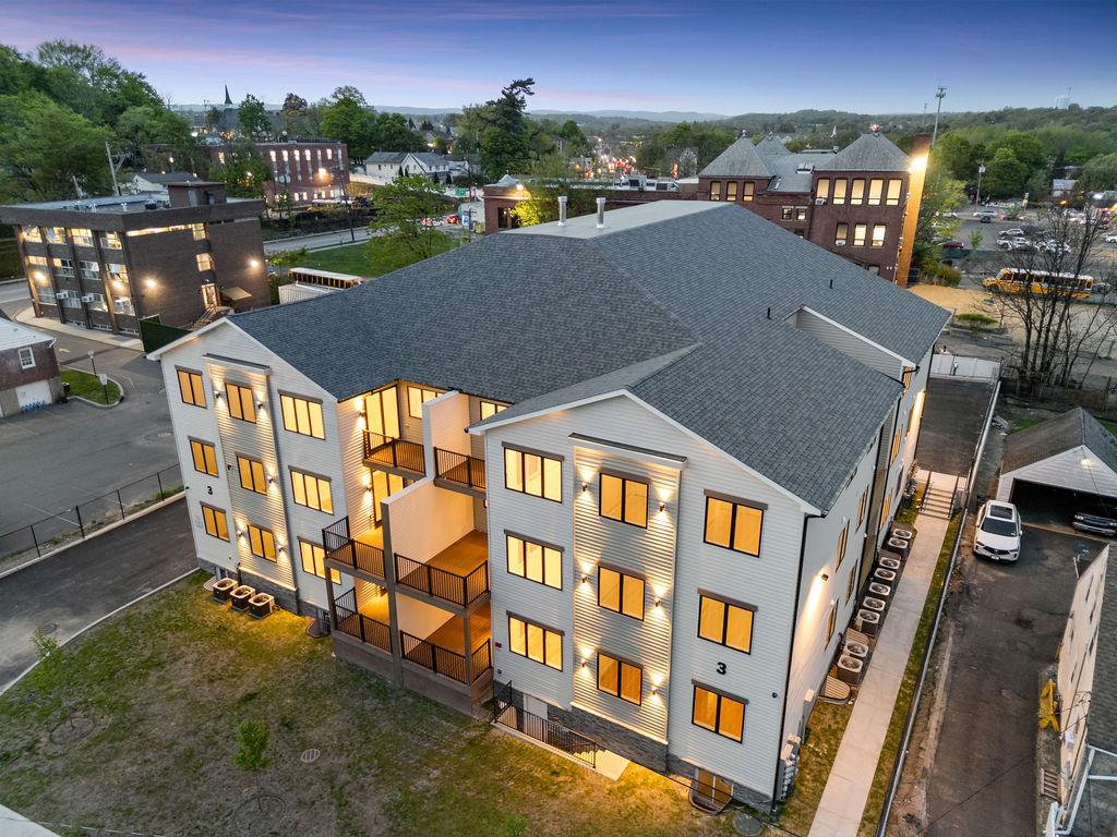 3 E Funston Avenue Unit: 220