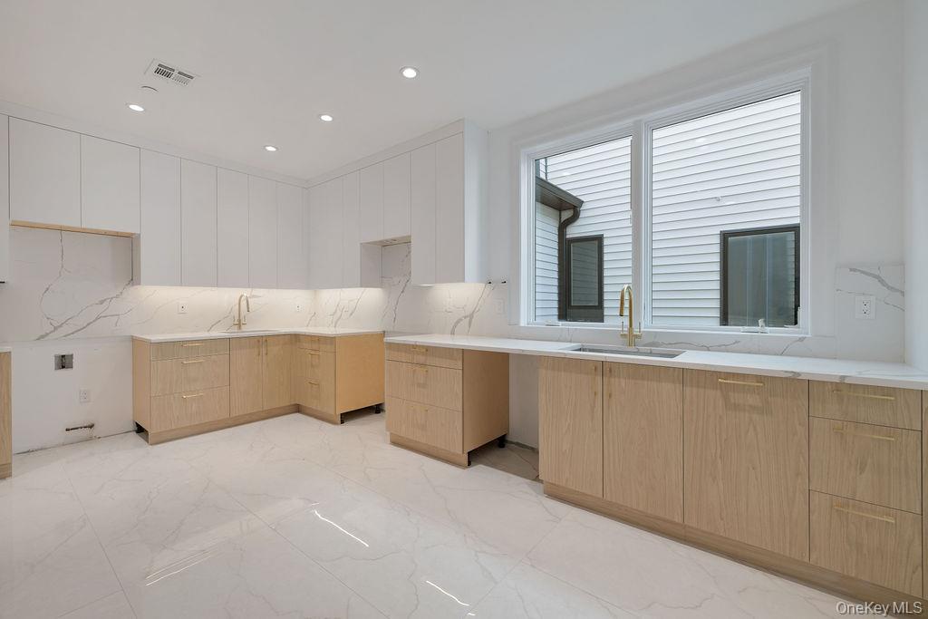 27 Ellish Parkway Unit: 112