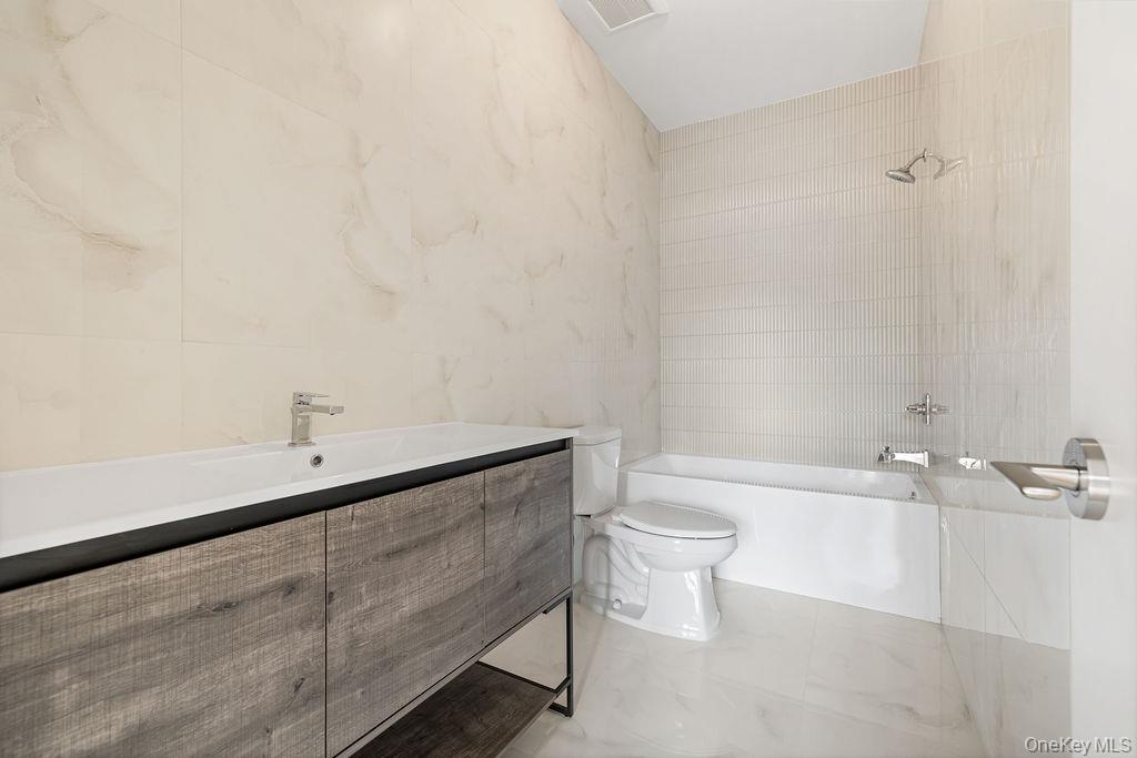 3 E Funston Avenue Unit: 320