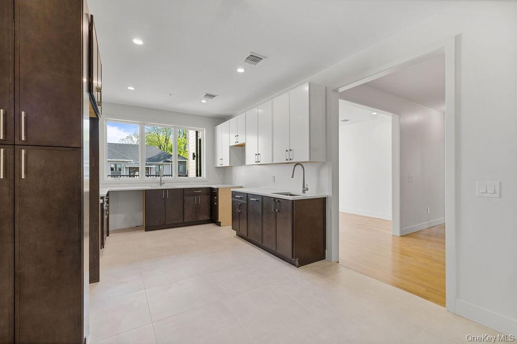 3 E Funston Avenue Unit: 320