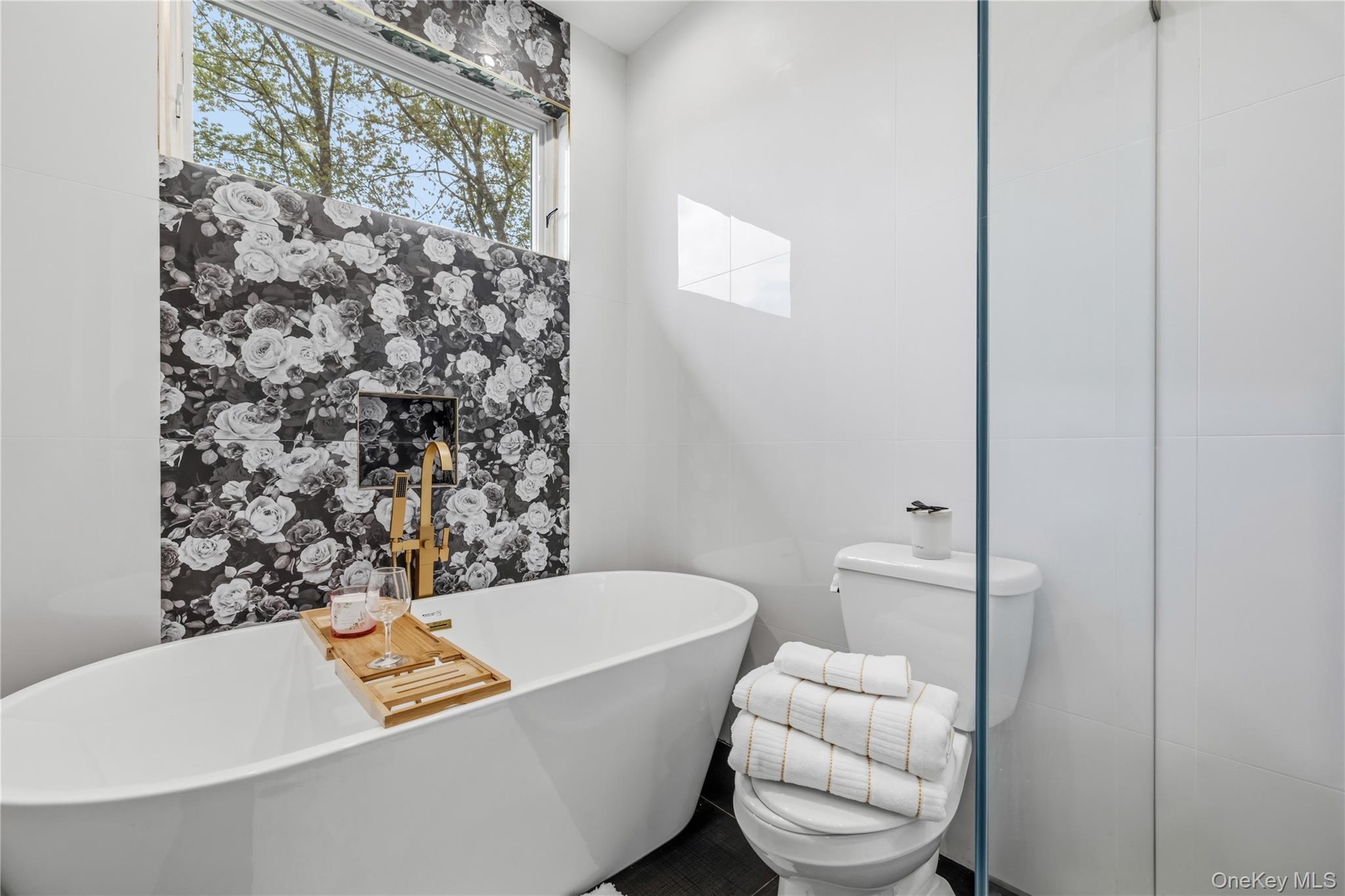 40 Singer Avenue Unit: 201