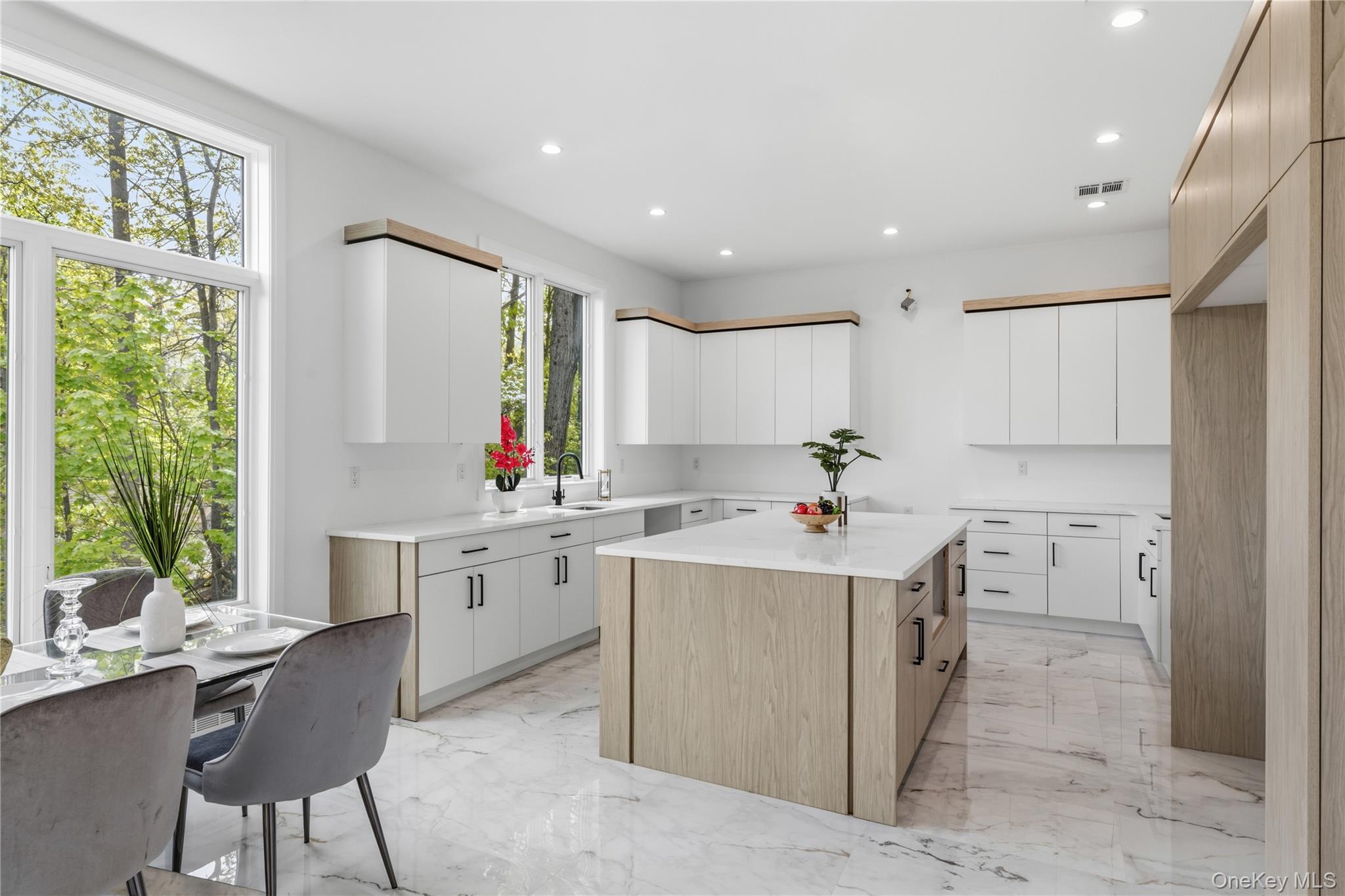 40 Singer Avenue Unit: 201