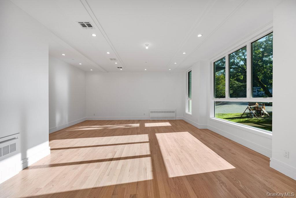 40 Singer Avenue Unit: 201