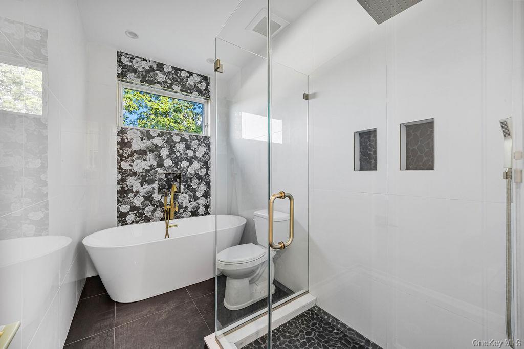 40 Singer Avenue Unit: 201