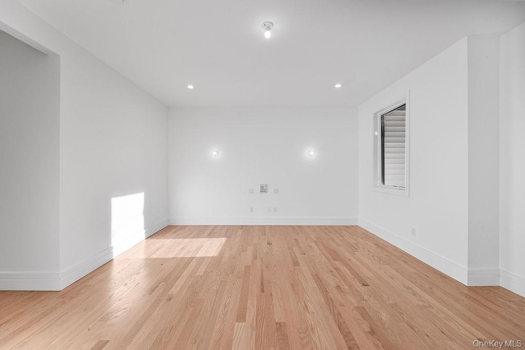 40 Singer Avenue Unit: 201