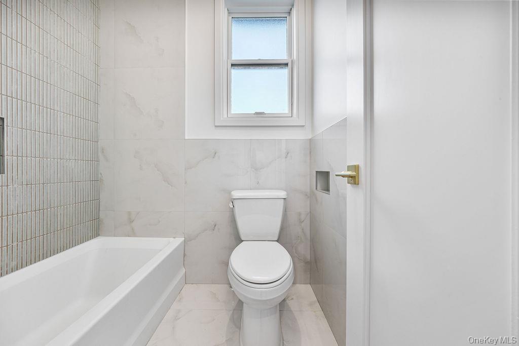 40 Singer Avenue Unit: 201