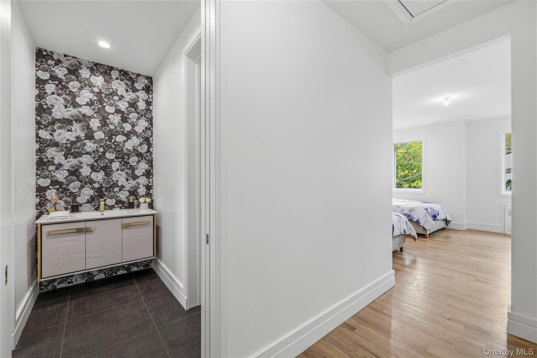 40 Singer Avenue Unit: 201