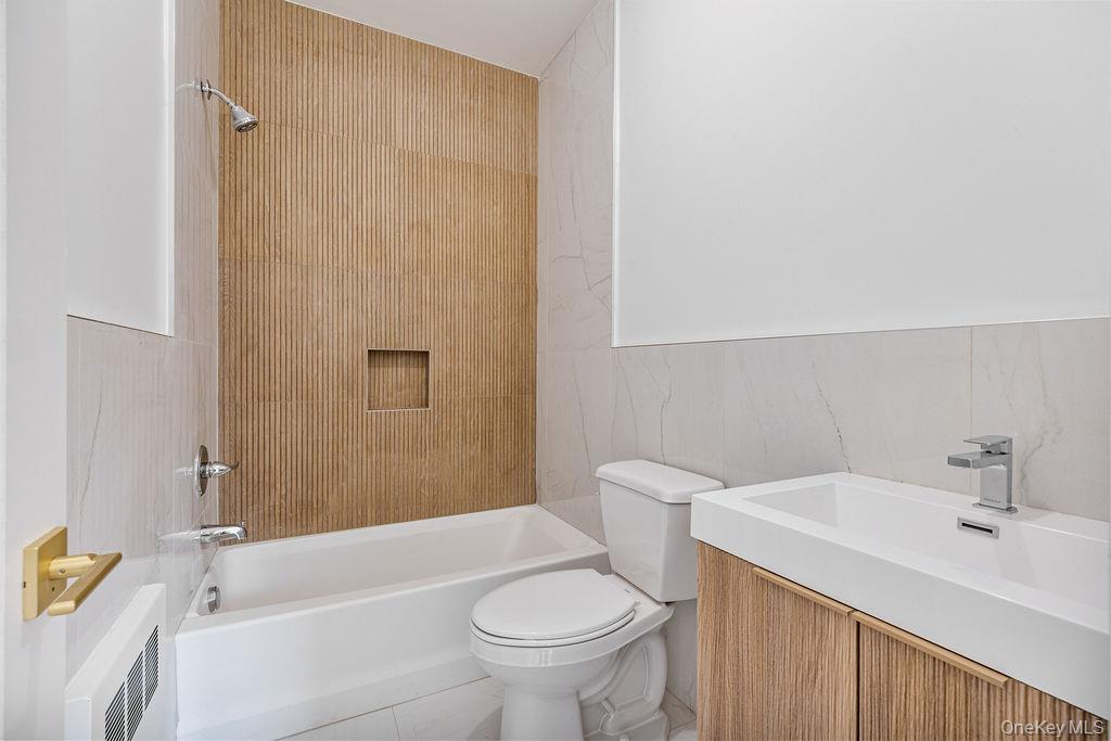 40 Singer Avenue Unit: 201