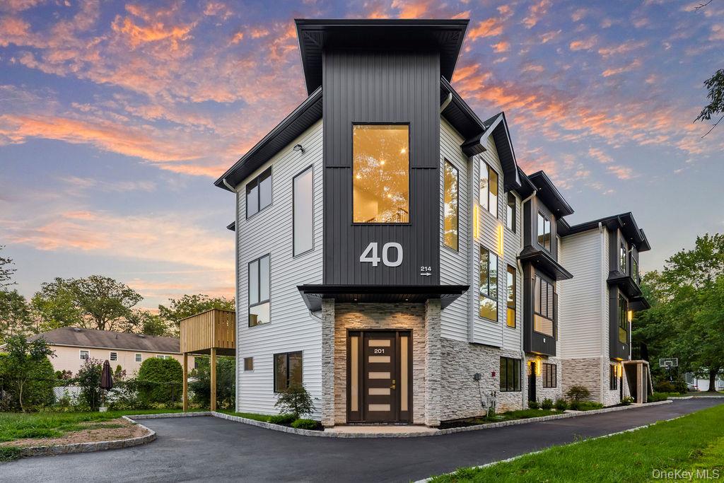 40 Singer Avenue Unit: 201